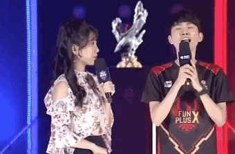 山東泰山舉行告別儀式 費萊尼給克雷桑簽名秀中文.